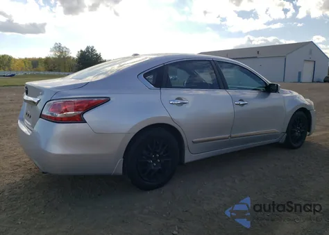 2015 Nissan Altima 2.5 из США, поврежденный, VIN 1N4AL3AP2FC168129